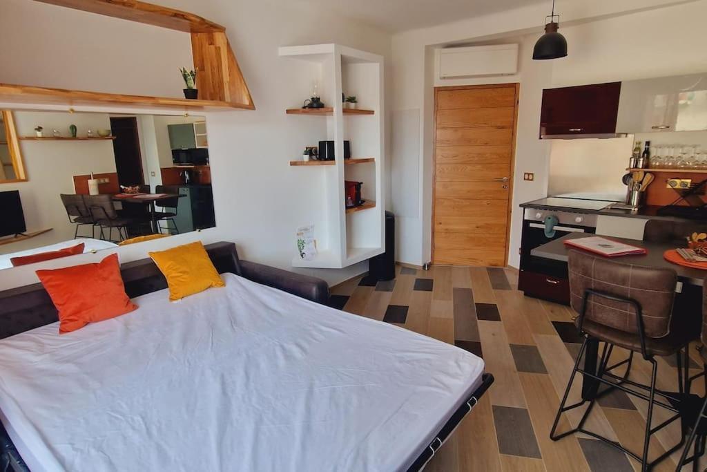 Magnifique Appartement Avec Balcon Vue Mer A L'Entree D'Ajaccio Ajaccio  Exteriör bild