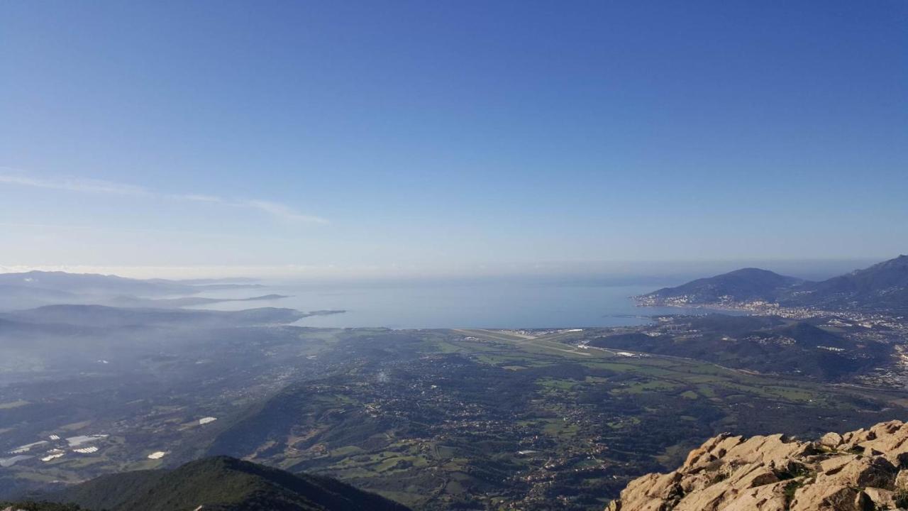 Magnifique Appartement Avec Balcon Vue Mer A L'Entree D'Ajaccio Ajaccio  Exteriör bild